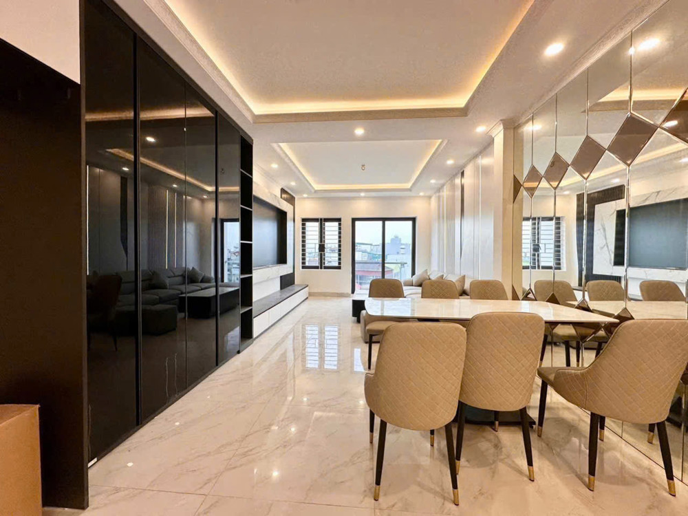 Siêu Phẩm Thạch Bàn – Nhà 6 Tầng Thang Máy – Gara Ô Tô – Full Nội Thất – Tương Lai Tăng Giá Mạnh