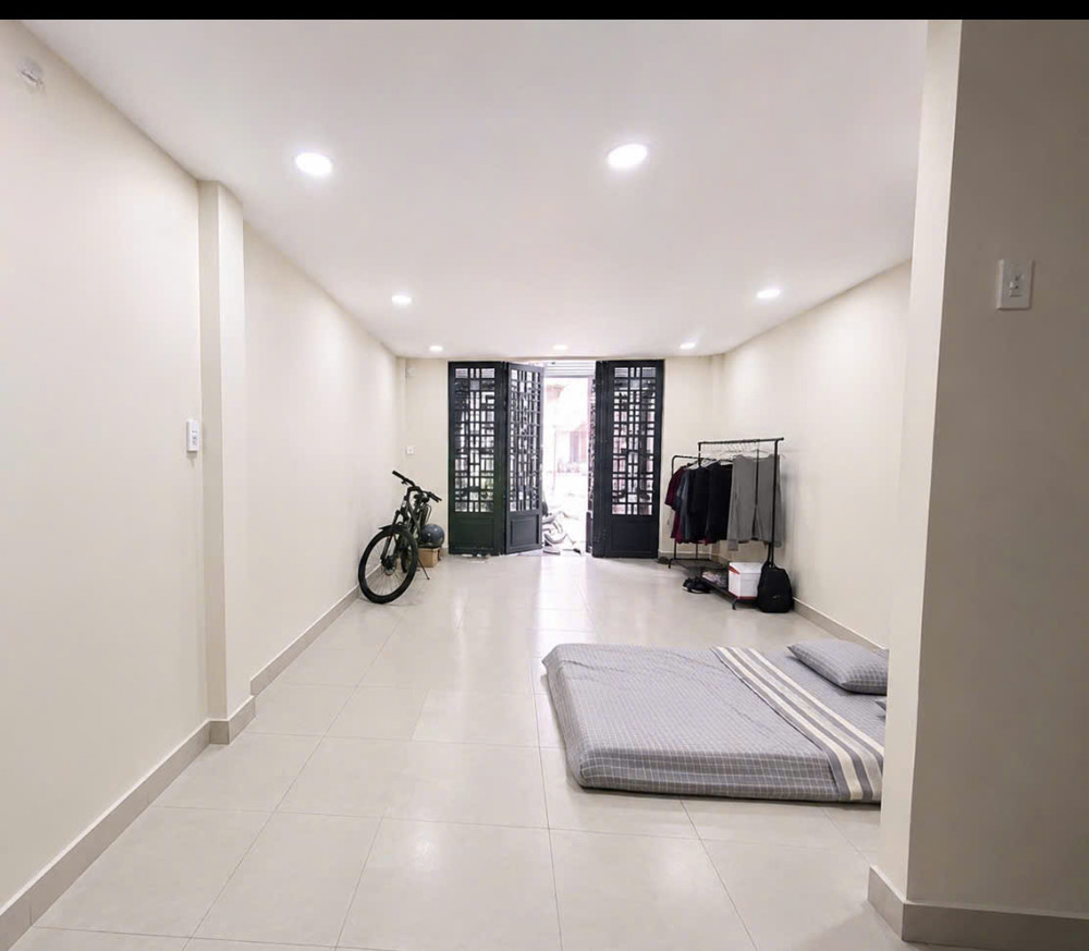 Ngay Trục Nguyễn Chí Thanh - Ngô Quyền Quận 10 - Trước Nhà 4M Thoáng - Ngang 4M - 2 Tầng
