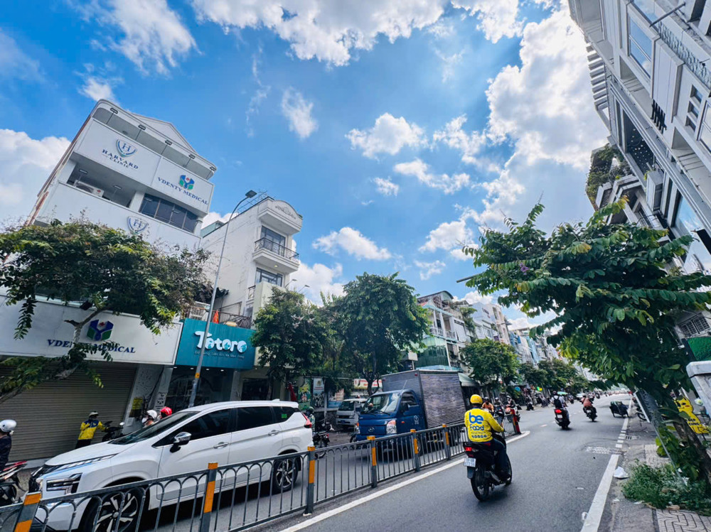 Quận 3: Bán Nhà 4 Tầng Mặt Tiền Nguyễn Đình Chiểu, P.bàn Cờ- Dt 131M2 Ngang Lớn 5,6M*28m- Sẵn Dòng