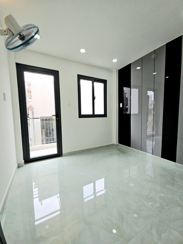Bán Nhà Đẹp Mới Trung Tâm Q4 Cạnh Q1 Ngang 3.6 X 5 Đúc 3 Tấm