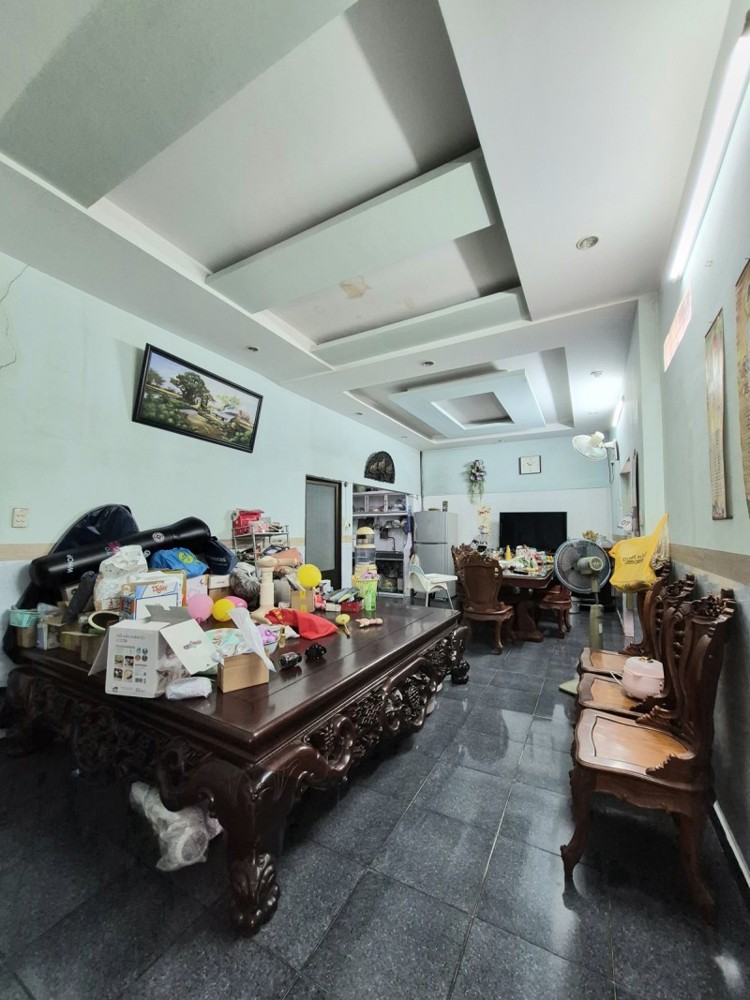 Bán Nhà Mặt Tiền Nguyễn Văn Quá - Cách Trường Chinh 1Km, 6/9X35m, Cấp 4 - Hạ 19,5 Tỷ