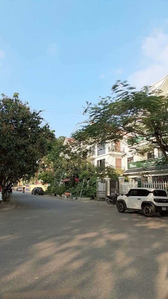 Bán Đất Sài Đồng 175M2- Mt 8.5M- Vỉa Hè, Ô Tô Tránh- 40.X Tỷ (0372311369)