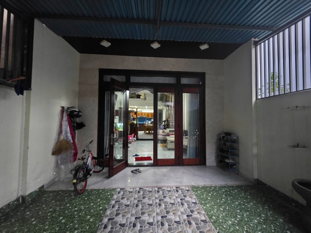 Bán Nhà 3 Tầng Mặt Tiền Đường Nguyễn Thị Thập - Gần Biển
