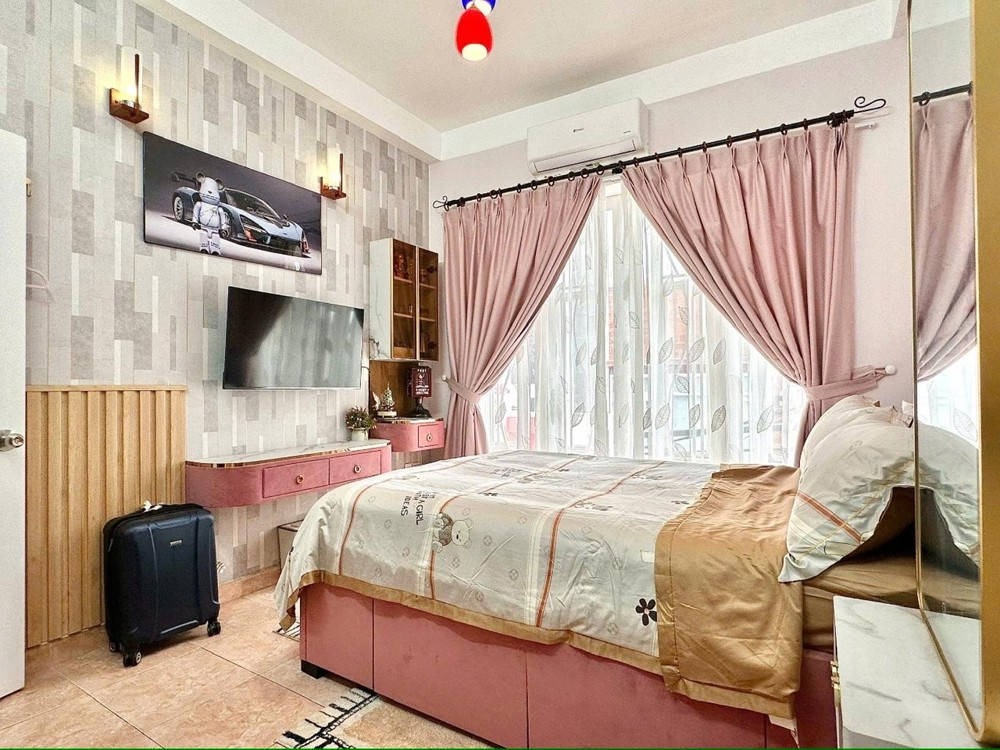 Trương Quốc Dung • 5 Tầng • 5 Pn • Full Nội Thất • 10.9 Tỷ