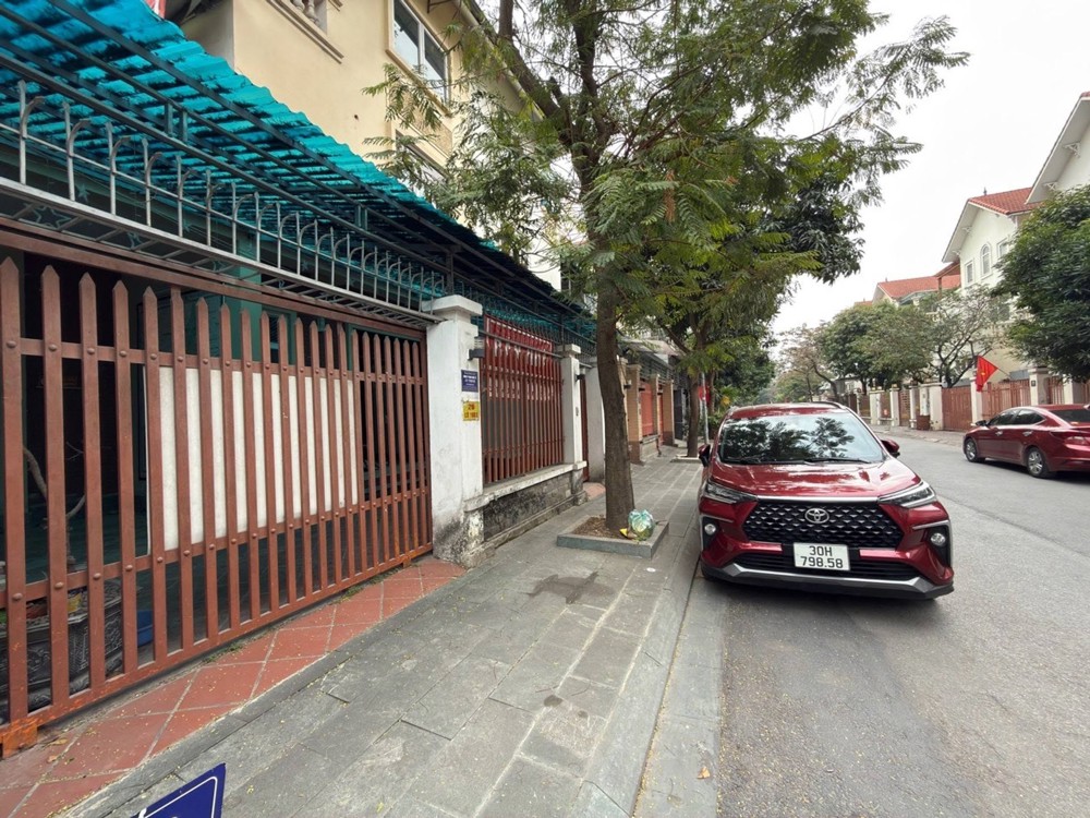 Biệt Thự Sài Đồng 180M2, 4 Tầng, Vỉa Hè , Cây Xanh Mát Xung Quanh Nhỉnh 40 Tỷ