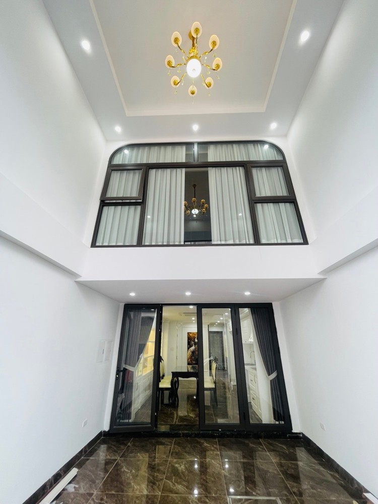 Bán Nhà Việt Hưng 65M2- 6 Tầng Thang Máy- Gara Ô Tô- Full Nội Thất -18.X Tỷ