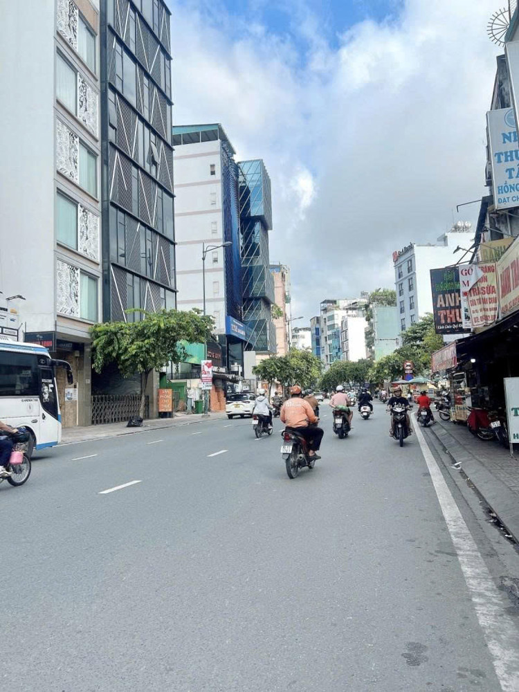 Bán Nhà 2 Mặt Tiền Bạch Đằng - Ngay Cv Gia Định, 4X22m - 8 Tầng - 12Pn, Chào 29,8 Tỷ