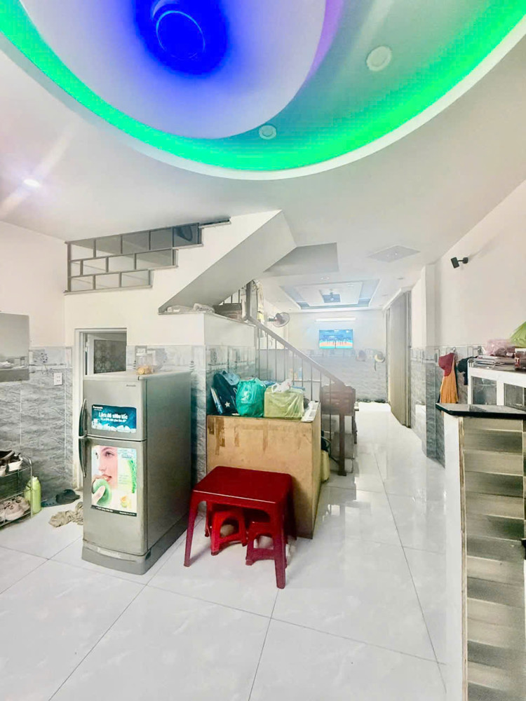 ► Gần Nguyễn Hoàng, 41M2, 4 Tầng Đúc, 4Pn Khép Kín, Sân Thượng Trước-Sau,3.X Tỷ