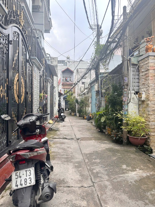 Nhà 2 Lầu Hẻm 141 Tám Danh P.chánh Hưng P4q8