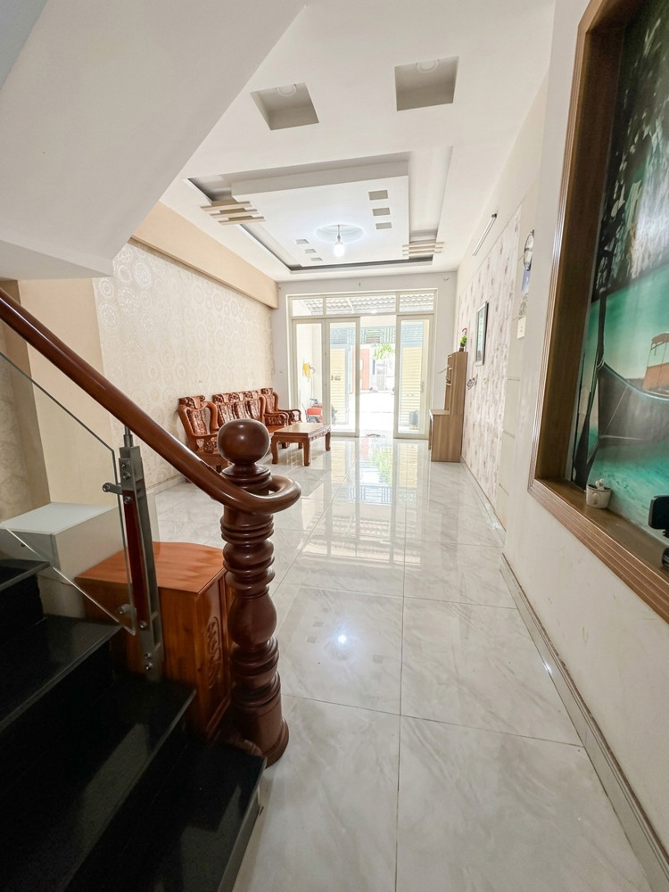 [D2725*] Nhà 4 Tầng Sân Thượng Ngắm Máy Bay Sát Bv175 - Giá 8.X Tỷ