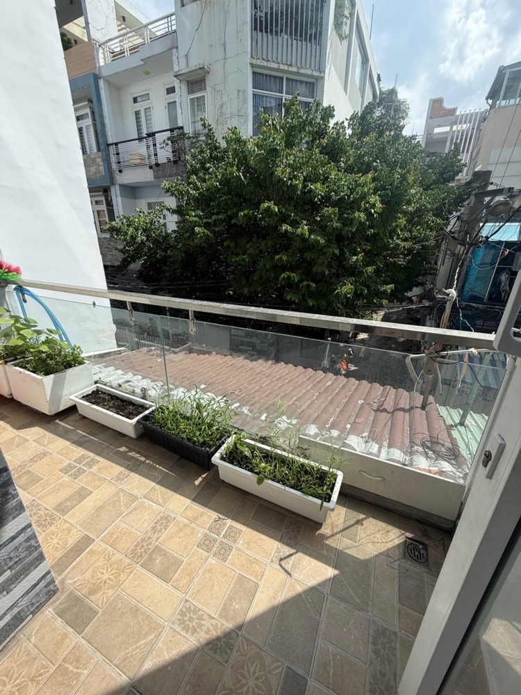 [D2725*] Nhà 4 Tầng Sân Thượng Ngắm Máy Bay Sát Bv175 - Giá 8.X Tỷ