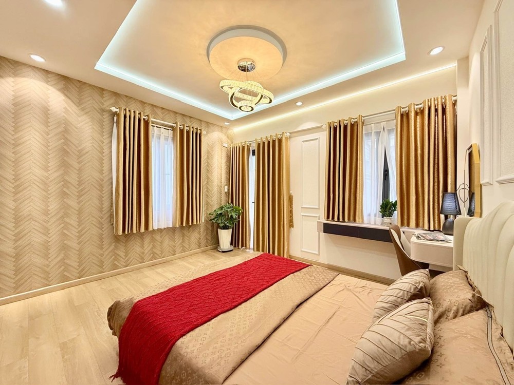 Huỳnh Văn Bánh - Xe Hơi Tới Nhà - Ngang Hơn 4M - 3 Tầng 3 Pn - Full Nội Thất - 3Pn - 6 Tỷ 8