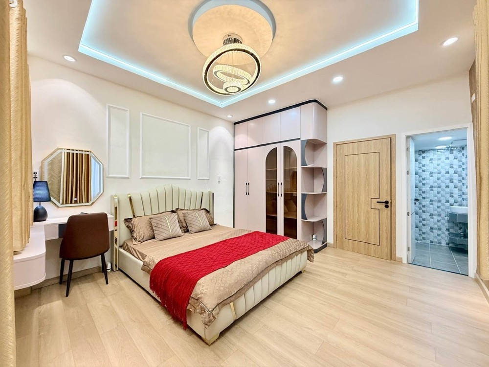 Huỳnh Văn Bánh - Xe Hơi Tới Nhà - Ngang Hơn 4M - 3 Tầng 3 Pn - Full Nội Thất - 3Pn - 6 Tỷ 8