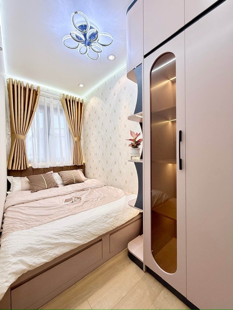 Huỳnh Văn Bánh - Xe Hơi Tới Nhà - Ngang Hơn 4M - 3 Tầng 3 Pn - Full Nội Thất - 3Pn - 6 Tỷ 8