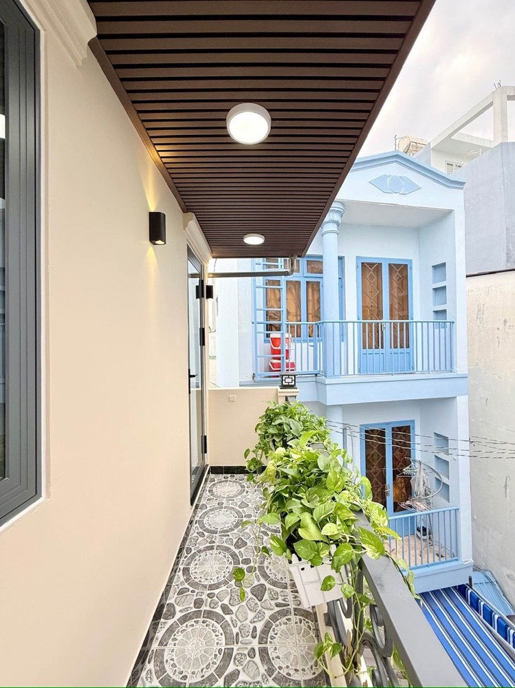 Huỳnh Văn Bánh - Xe Hơi Tới Nhà - Ngang Hơn 4M - 3 Tầng 3 Pn - Full Nội Thất - 3Pn - 6 Tỷ 8