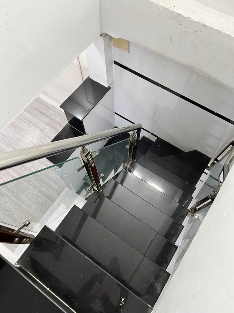 Nhà Btct Mặt Tiền Hẻm Thông Tô Ký 7 Tỷ Giảm Mạnh Còn 5 Tỷ 5