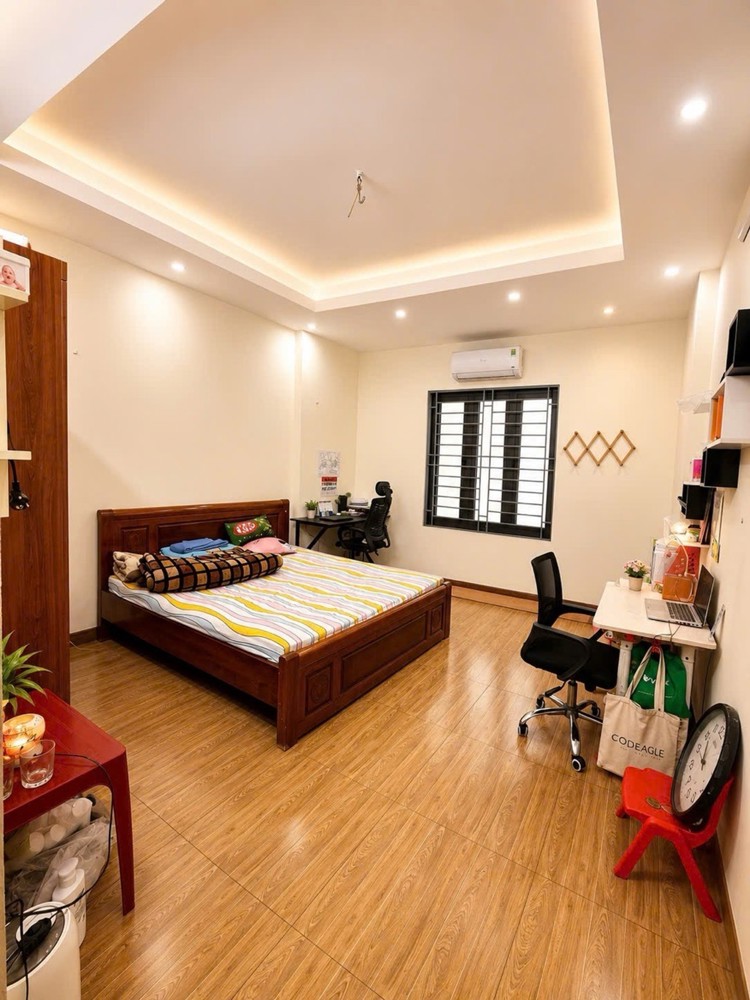 Bán Nhà Thạch Bàn 47M2- 5 Tầng Ở Ngay- Ô Tô Tránh- 10.7 Tỷ