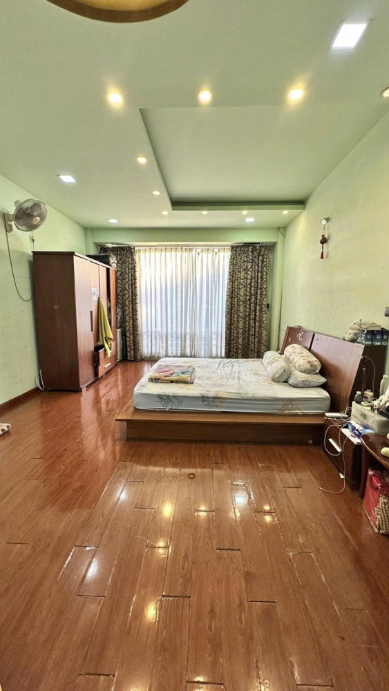 Bán Nhà Mặt Tiền Hẻm 8M Hoàng Văn Thụ - Ngay Út Tịch, 4,4X14m, 5 Tầng - 5Pn, 14,5 Tỷ