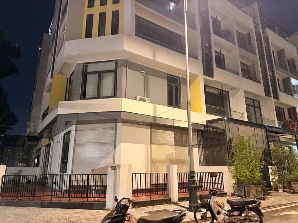 Bán Nhà Việt Hưng 150M2- 5 Tầng Mặt Phố, Vỉa Hè Rộng- 3 Thoáng- 3X Tỷ