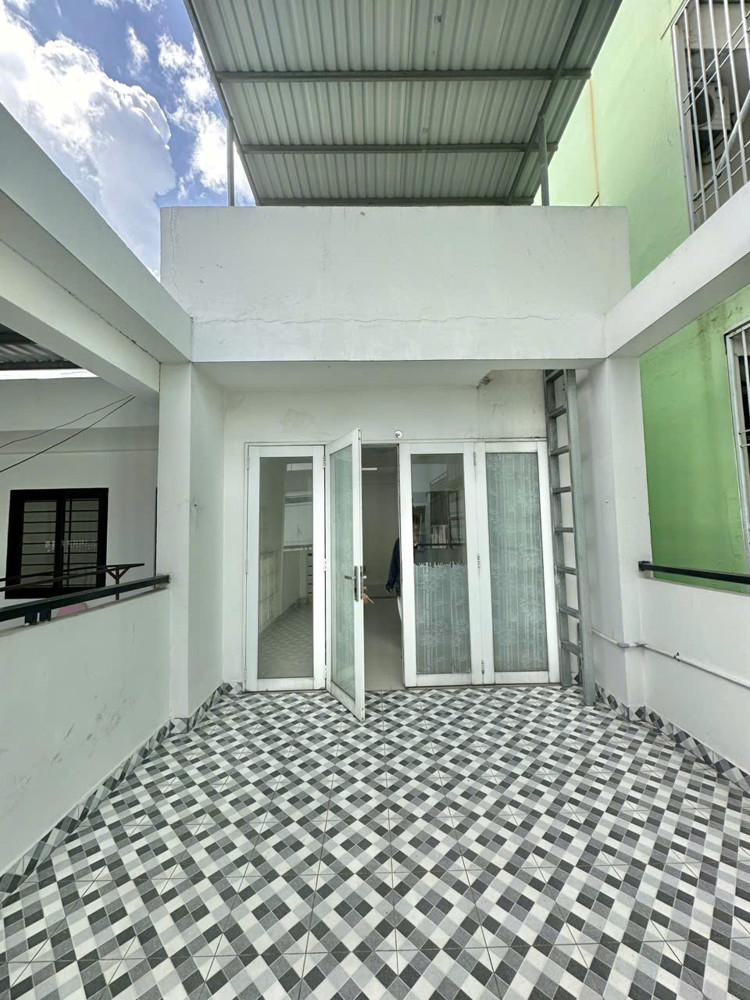 Bán Nhà Q10 Tô Hiến Thành- 5 Tầng 50M2- Giảm Mạnh Còn 9.9 Tỷ. Trí: 0967638168