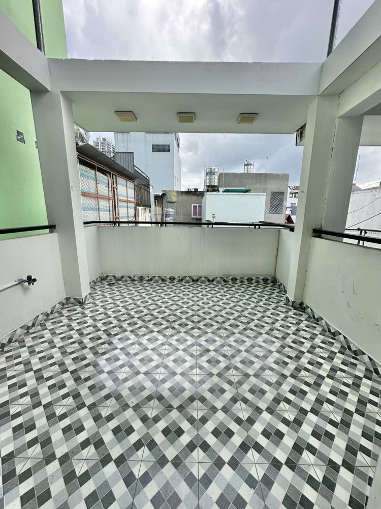 Bán Nhà Q10 Tô Hiến Thành- 5 Tầng 50M2- Giảm Mạnh Còn 9.9 Tỷ. Trí: 0967638168