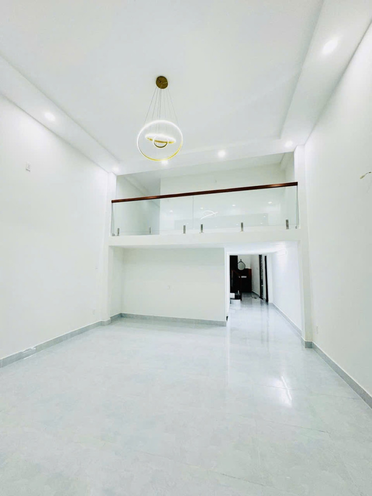 Bán Nhà Q10 Cách Mạng Tháng 8 Ngang 6M 4 Tầng 95M2: 8,9 Tỷ. Trí 0967638168