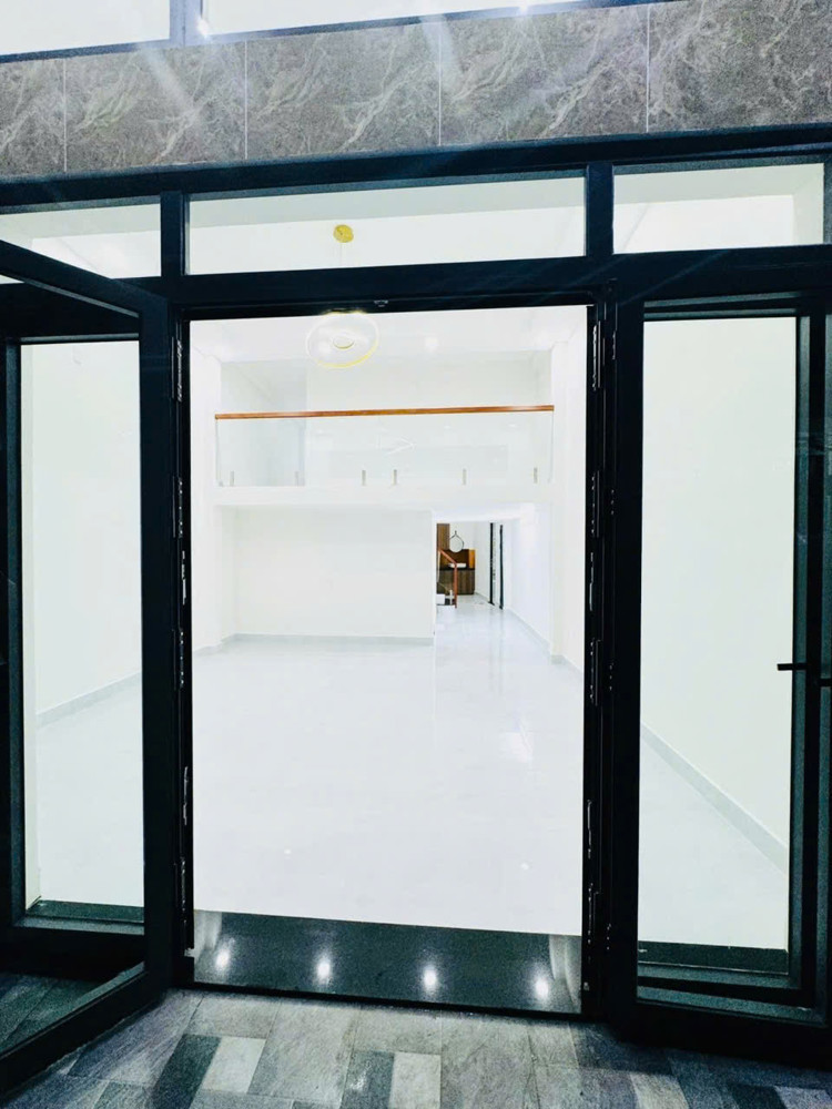 Bán Nhà Q10 Cách Mạng Tháng 8 Ngang 6M 4 Tầng 95M2: 8,9 Tỷ. Trí 0967638168