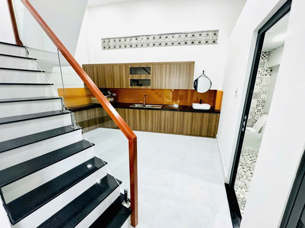 Bán Nhà Q10 Cách Mạng Tháng 8 Ngang 6M 4 Tầng 95M2: 8,9 Tỷ. Trí 0967638168