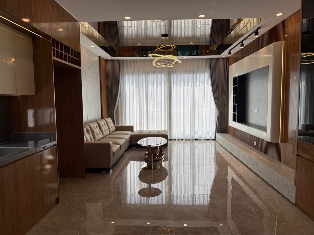 Bán Nhà Ngọc Thụy 40M2- 6 Tầng Thang Máy- Gara Ô Tô- 3 Thoáng-18.5 Tỷ