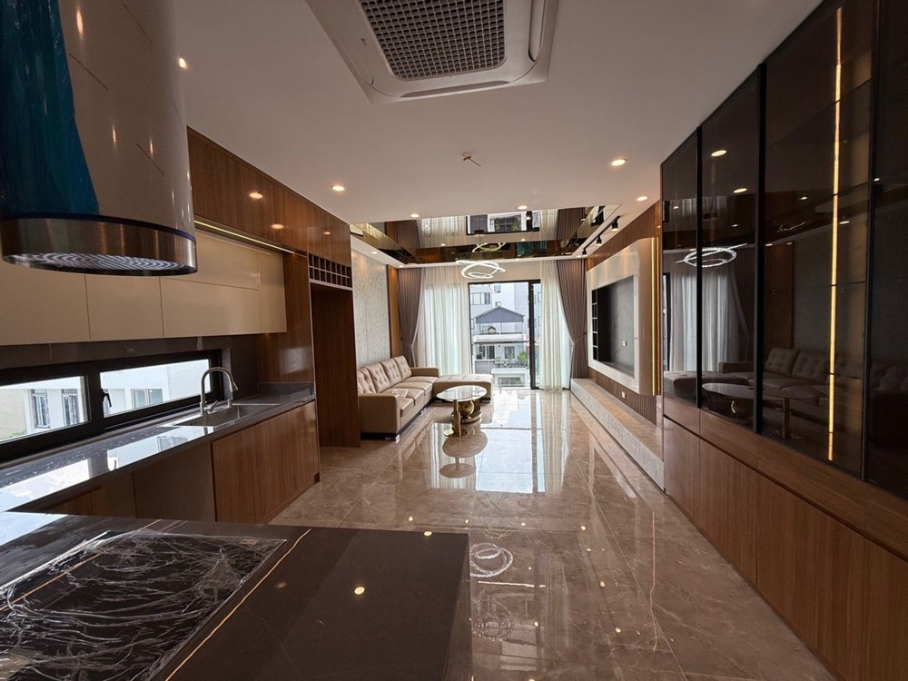 Bán Nhà Ngọc Thụy 40M2- 6 Tầng Thang Máy- Gara Ô Tô- 3 Thoáng-18.5 Tỷ