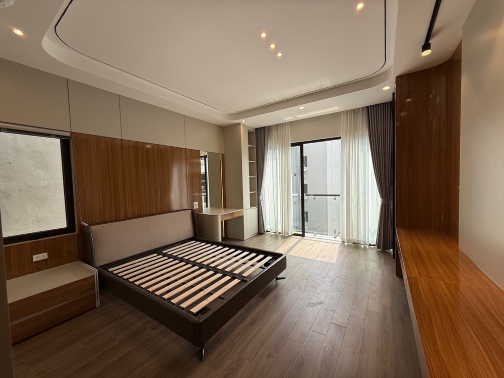 Bán Nhà Ngọc Thụy 40M2- 6 Tầng Thang Máy- Gara Ô Tô- 3 Thoáng-18.5 Tỷ
