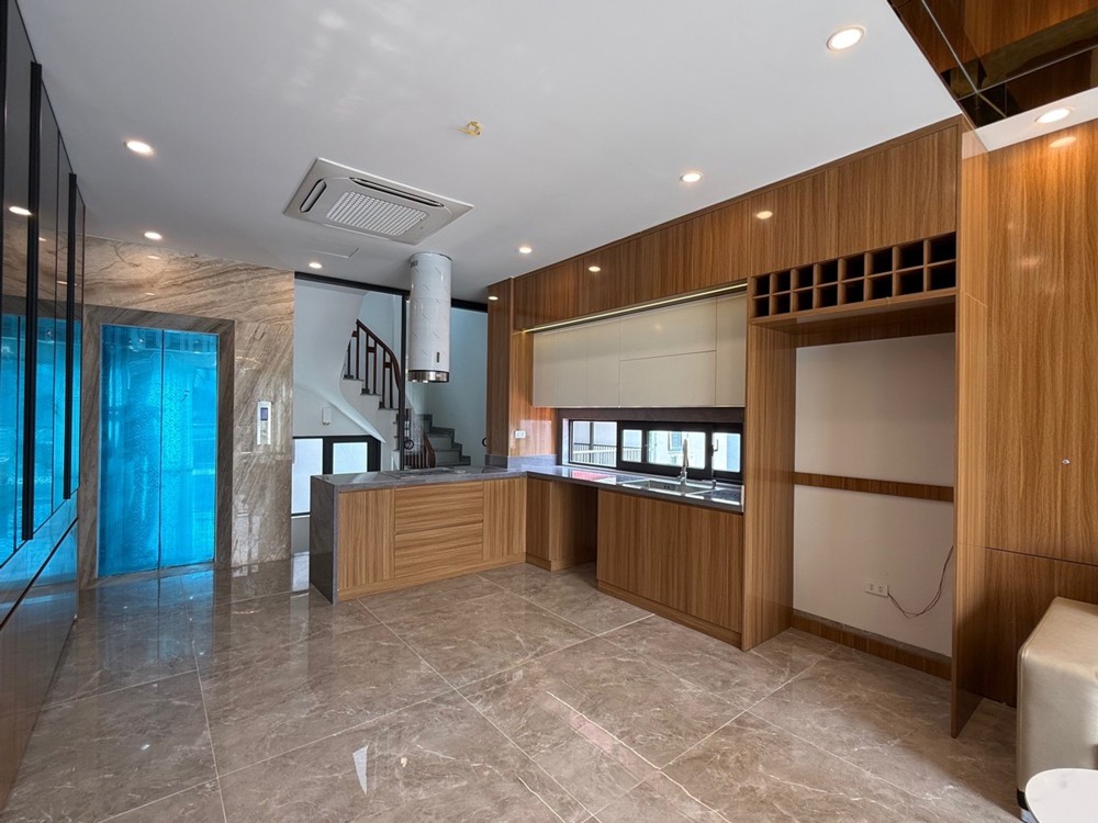 Bán Nhà Ngọc Thụy 40M2- 6 Tầng Thang Máy- Gara Ô Tô- 3 Thoáng-18.5 Tỷ