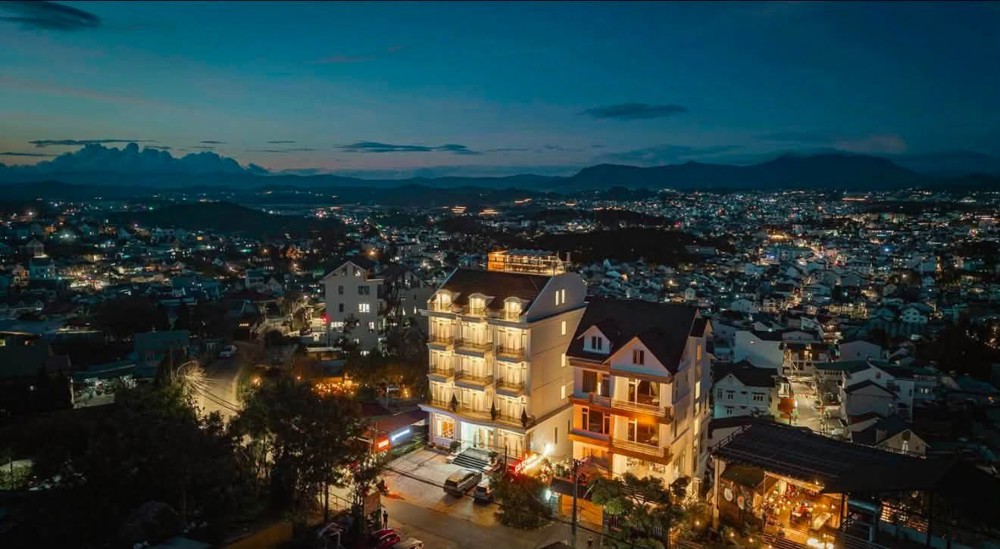 Cần Bán Khách Sạn View Cực Đẹp Mặt Tiền (15M) Đường Ngô Thì Sỹ P 4 Tp Đalat