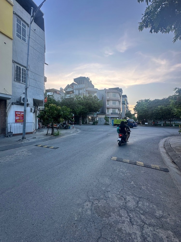 Bán Đất Việt Hưng 55M2- Mt 5M- Vỉa Hè, Ô Tô Tránh Đỗ- 17.8 Tỷ