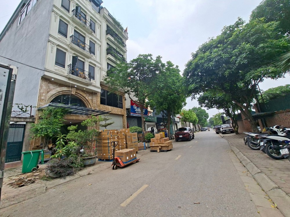 Bán Đất Việt Hưng 130M2- Mặt Phố, Ngã Tư Đường- Vị Trí Hiếm- 50 Tỷ