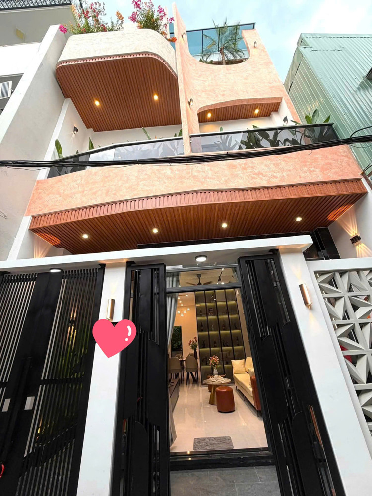 Nhà 3 Tầng 3 Mê Đúc Sau Lưng Nhà Mặt Tiền Nguyễn Phước Nguyên