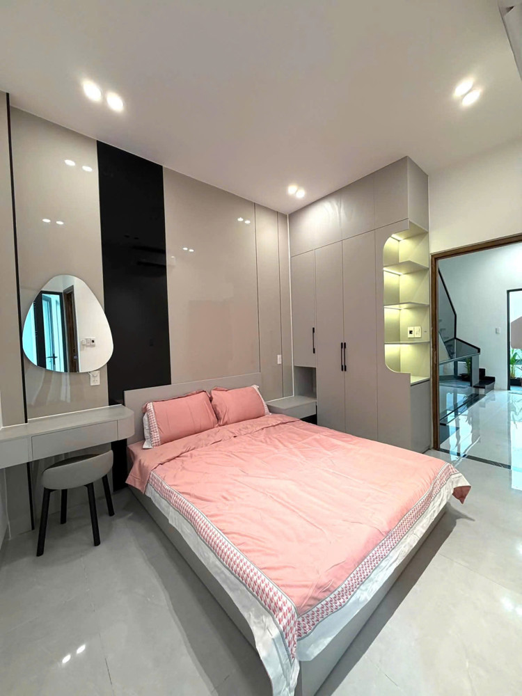 Nhà 3 Tầng 3 Mê Đúc Sau Lưng Nhà Mặt Tiền Nguyễn Phước Nguyên