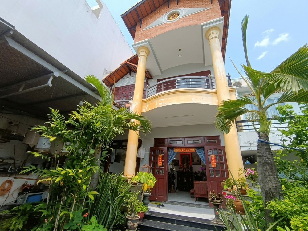 D2785* Villa Ngang 8M Cạnh Emart Phan Văn Trị, Giá 25.X Tỷ!