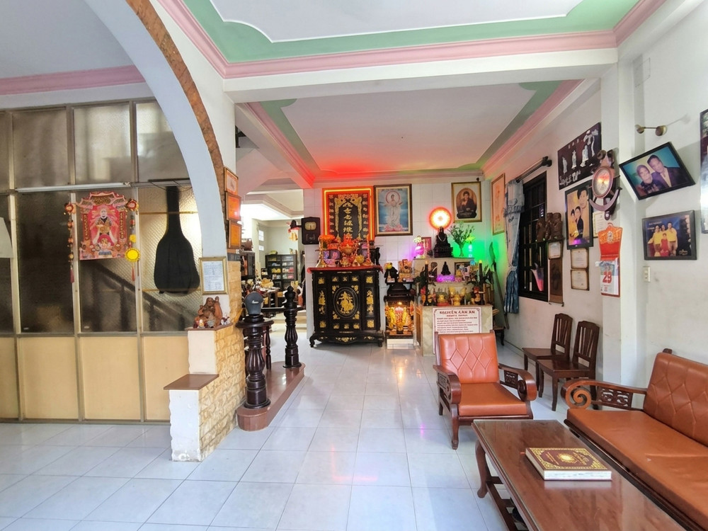 D2785* Villa Ngang 8M Cạnh Emart Phan Văn Trị, Giá 25.X Tỷ!