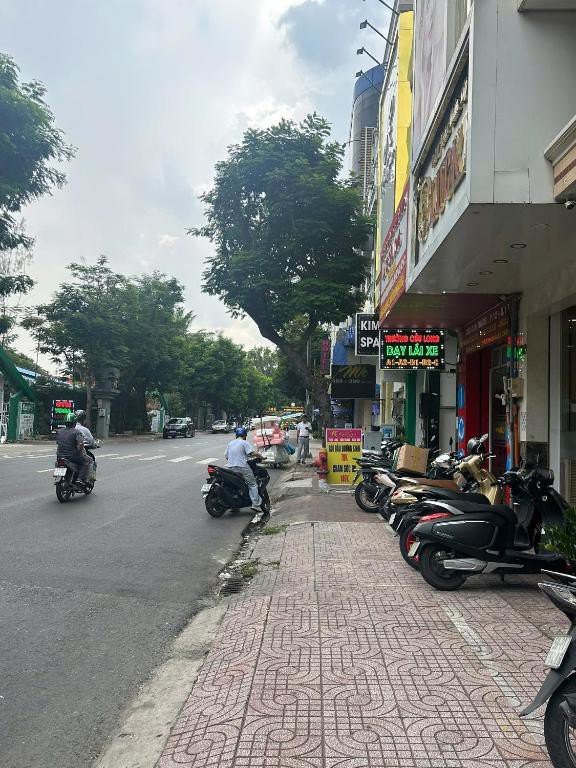 Gần Big C Long Biên 55M2, 5 Tầng Kinh Doanh Đa Ngành, Ngõ To Ô Tô Tránh Nhau, Vỉa Hè Đỗ Xe Thoải