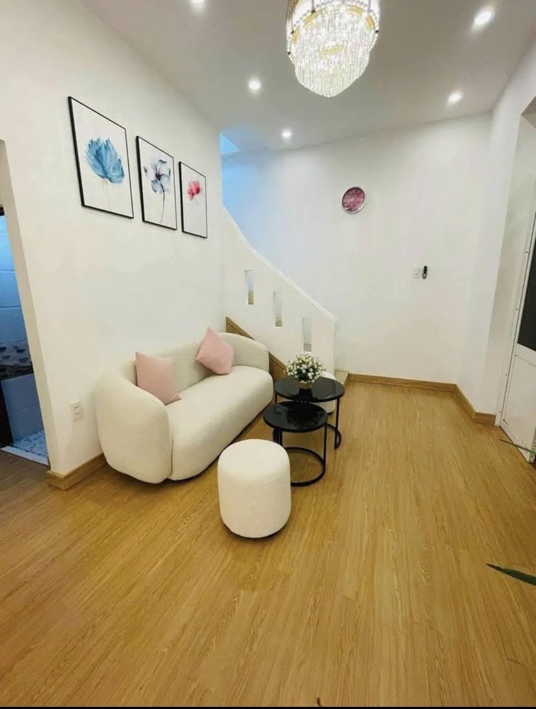 ► Nhà 40M Ra Mặt Tiền Phạm Văn Nghị 2 Tầng Sạch Đẹp 2.X Tỷ Vừa