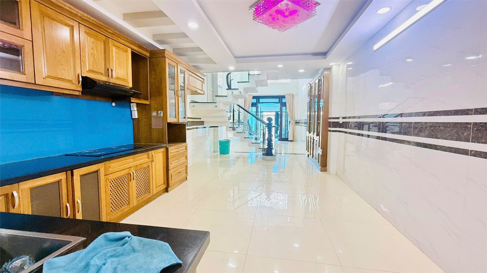 Bán Nhà Gần Emart 2 – Hẻm Ô Tô Tránh Nhau – 5 Tầng, Dt 84M2, 5 Phòng, Chỉ 11.8 Tỷ