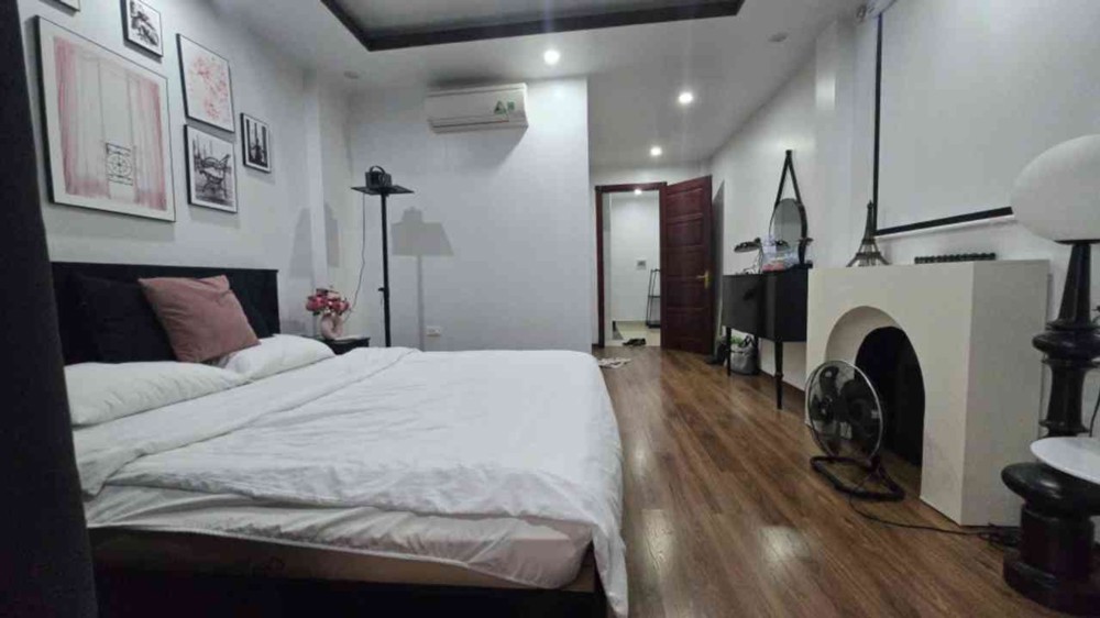 Bán Nhà 5 Tầng Có Thang Máy - Phố Đi Bộ Thế Lữ