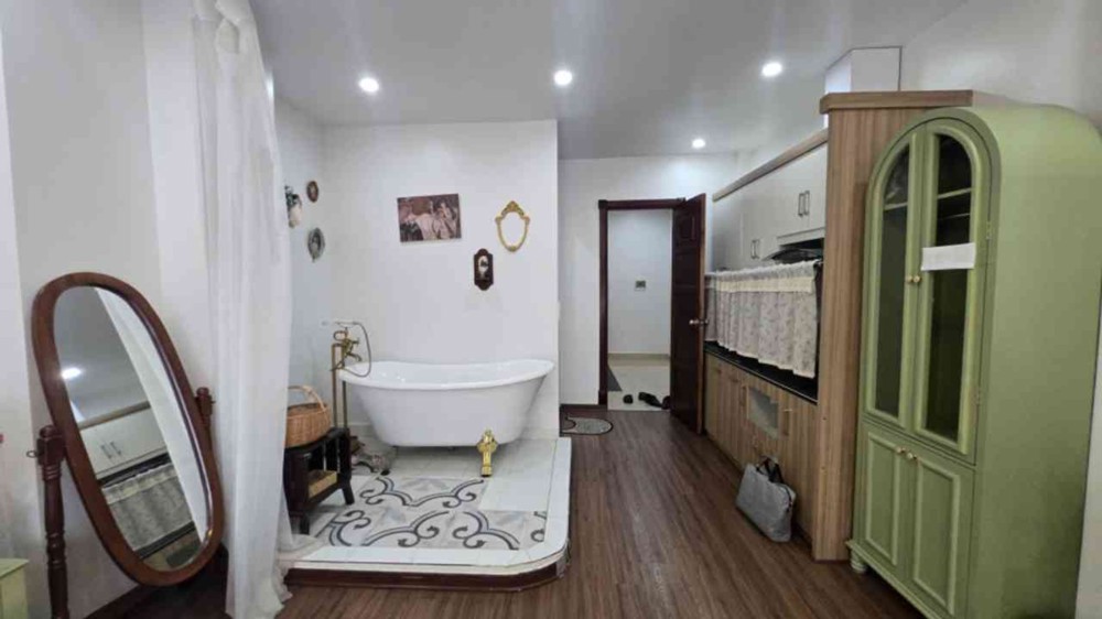 Bán Nhà 5 Tầng Có Thang Máy - Phố Đi Bộ Thế Lữ