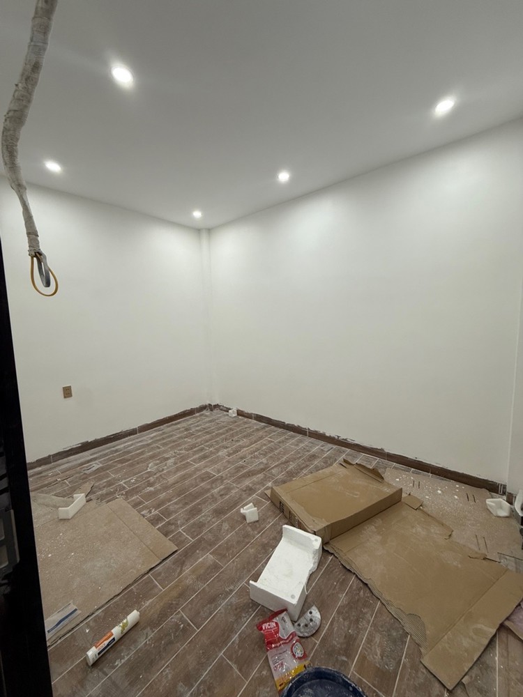 Nhà Xây Mới 4 Tầng Hiện Đại, Có Thang Máy - Chỉ Việc Về Ở