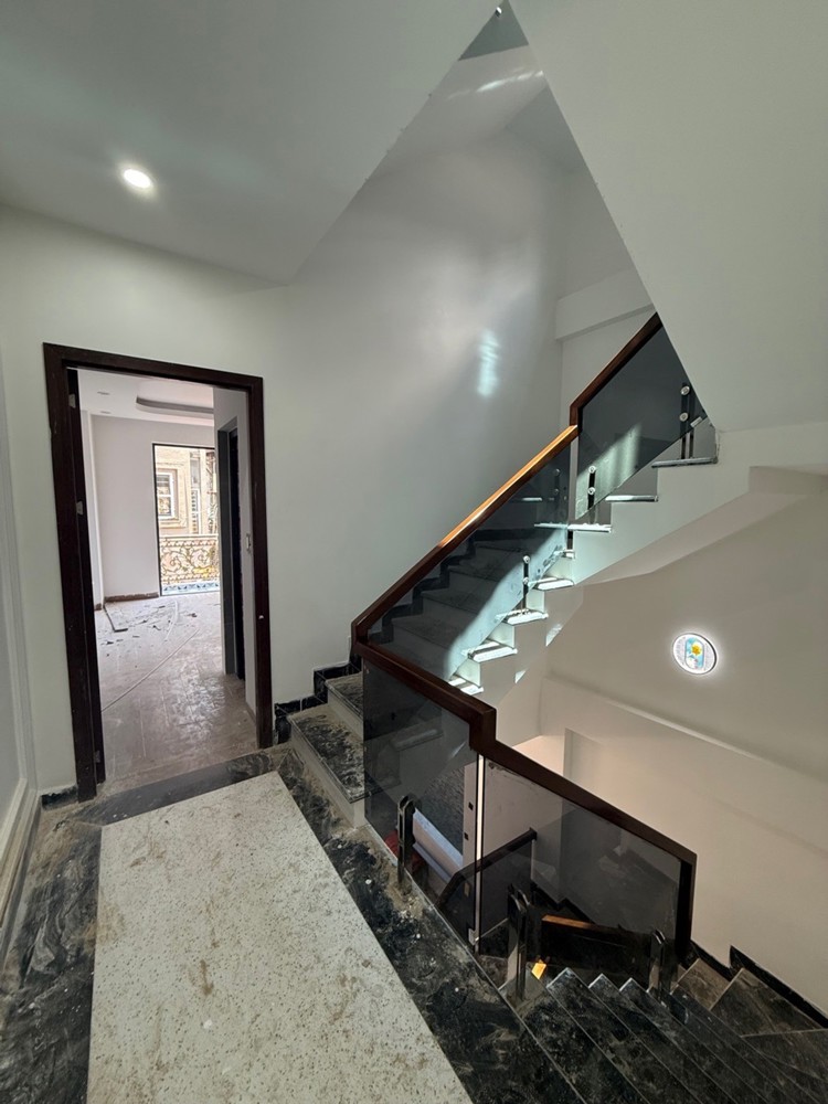 Nhà Xây Mới 4 Tầng Hiện Đại, Có Thang Máy - Chỉ Việc Về Ở