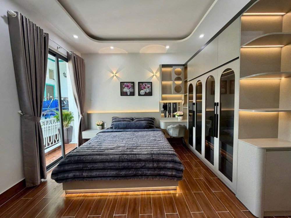 Nhà Cạnh Chợ Phú Xuân, 4X14m, 3 Tầng, Hơn 5.5 Tỷ Tí
