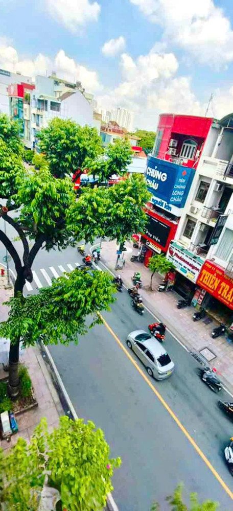 Quận 4: Chính Chủ 0938676685 Bán Nhà 3 Tầng Mặt Tiền Xe Hơi Ngủ Trong Nhà Đ.hoàng Diệu- Dt 4,2M*15m