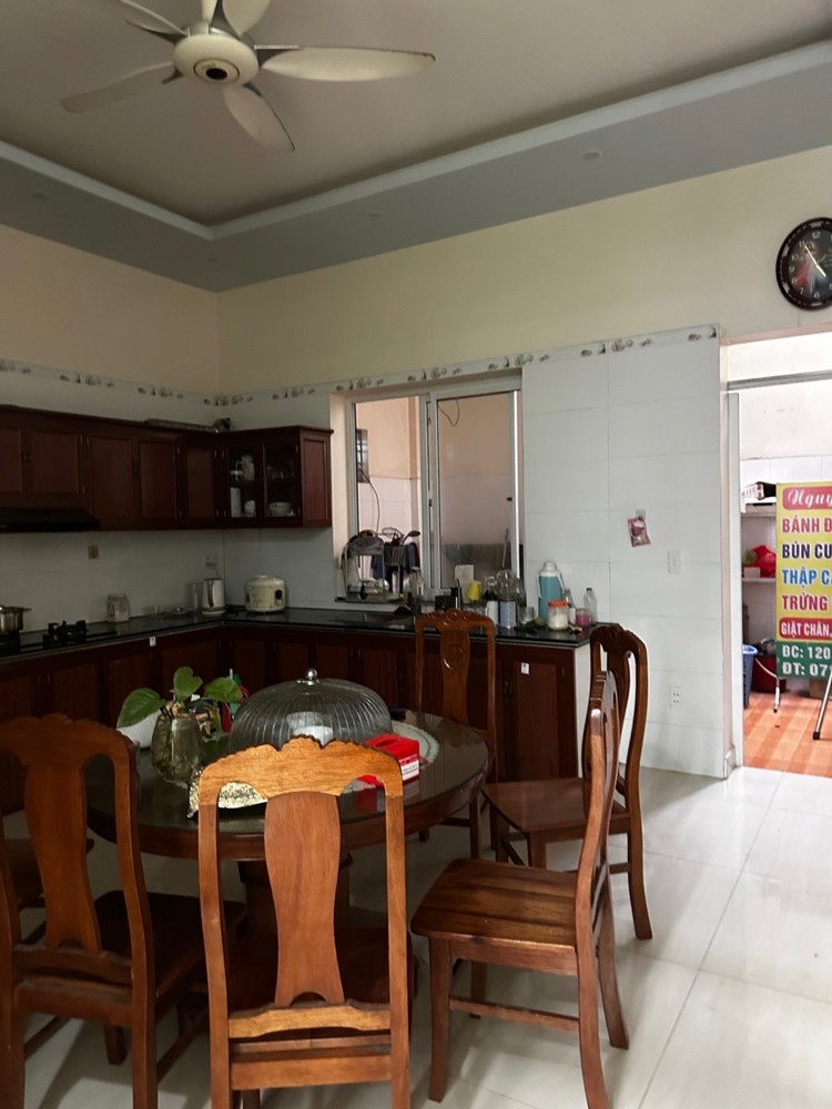 Bán Nhà 3 Tầng Mặt Phố Ngô Gia Tự - Vị Trí Đẹp, Kinh Doanh Sầm Uất