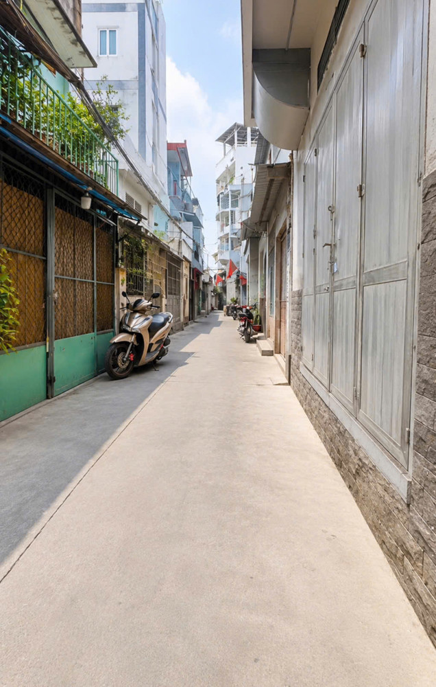 Sát Vòng Xoay Lê Đại Hành - Hxh - Ngang 4.4M - 5 Tầng Btct Đúc - 50M²